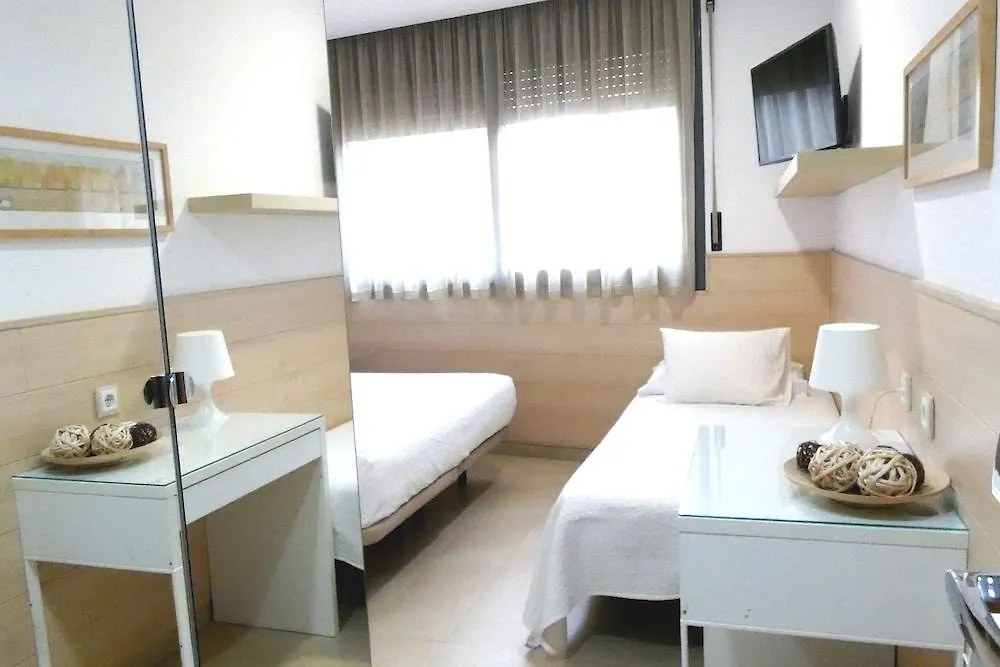 ** Konukevi Hostal House Barselona İspanya