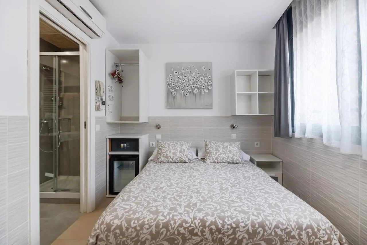 Hostal House Barcelona 2*,