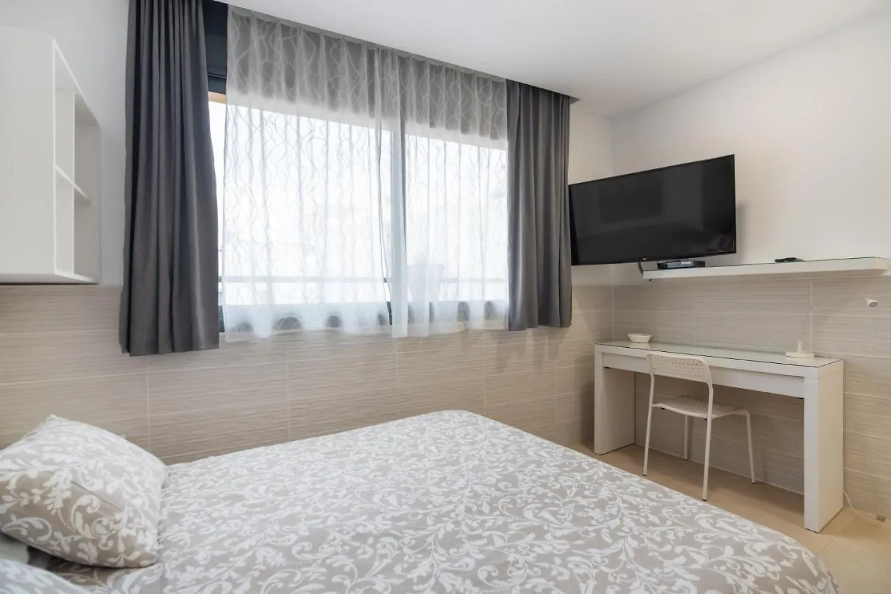 ** Konukevi Hostal House Barselona İspanya